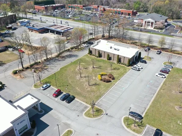 1308 Eastchester Dr, High Pt, NC 27265