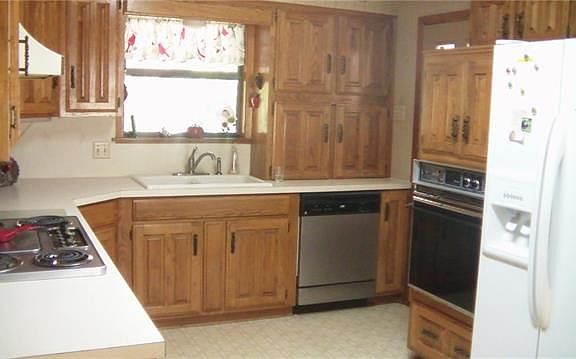 5th image of 617 W Royal Oaks Dr