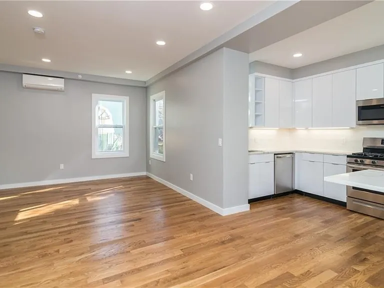 86 Main St #2 — Photo 4