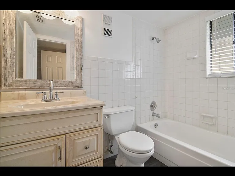 3254 S Semoran Blvd #11 — Photo 3