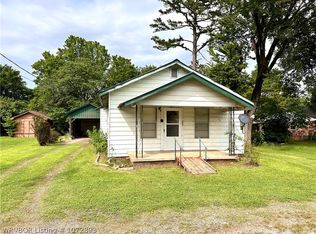 305 Chickasaw Ave, Wister, OK 74966
