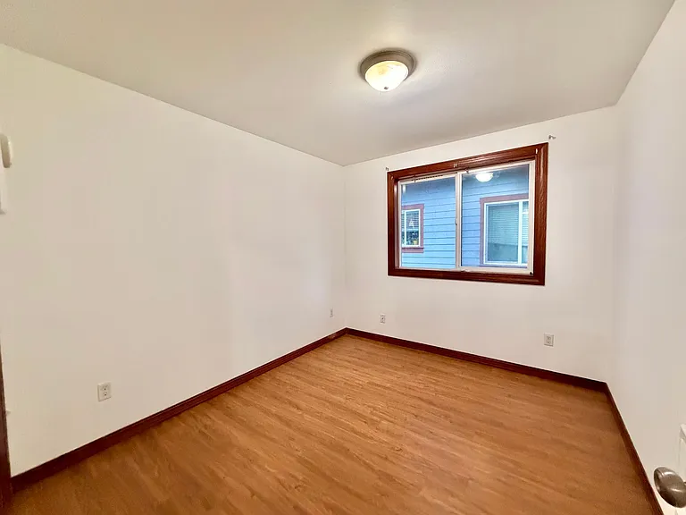 Kelly Arms Apartments — Photo 16