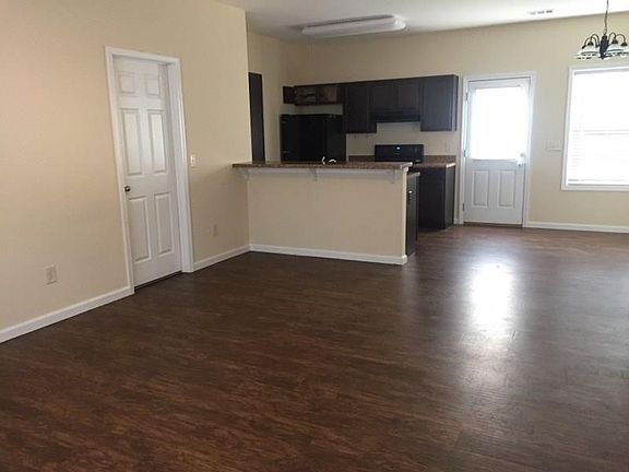 4th image of 28 Lora Ln #B