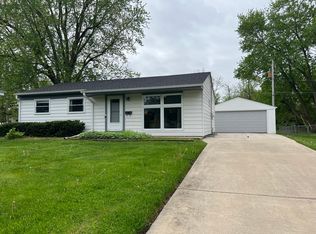 422 Holly Ct, Genoa, IL 60135