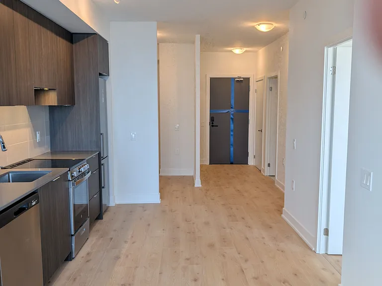 2088 James St #1007 — Photo 11