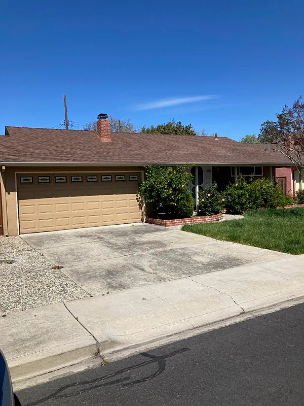 3 bed, 1075 sqft, $4,200 — Photo 1