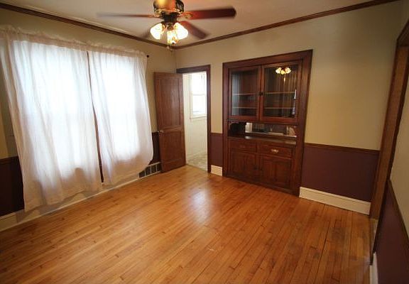 5th image of 2723 N Oakland Ave