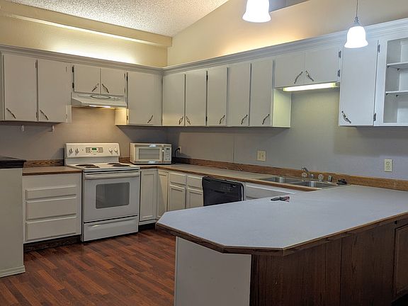 5th image of 1323 23rd Ave #1