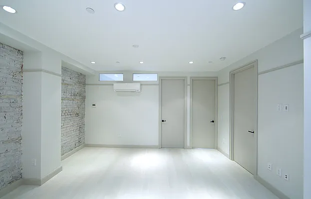 Rented by Voro New York | media 33