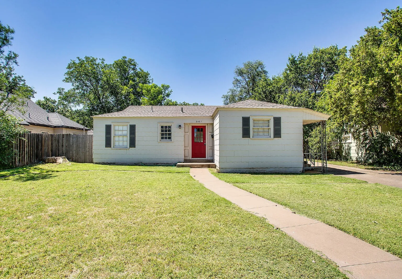 3 bed, 1.0 bath, 1199 sqft, $1,275 — Photo 1