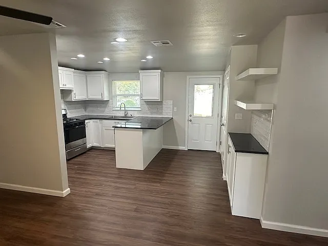 2 bed, 696 sqft, $1,100 — Photo 2