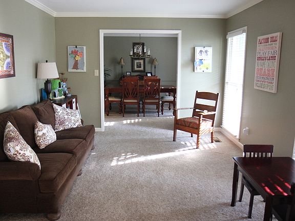 3rd image of 17 Fox Hollow Cir