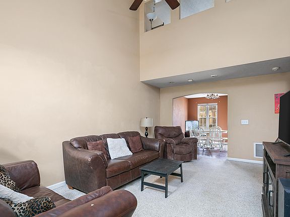 3rd image of 128 Blue Heron Pl
