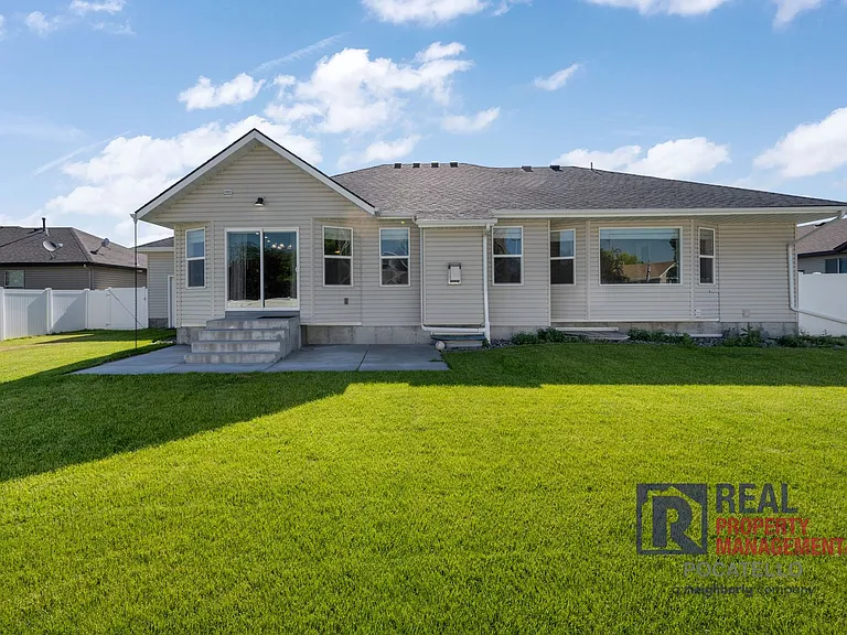 5215 Kymball Dr — Photo 34