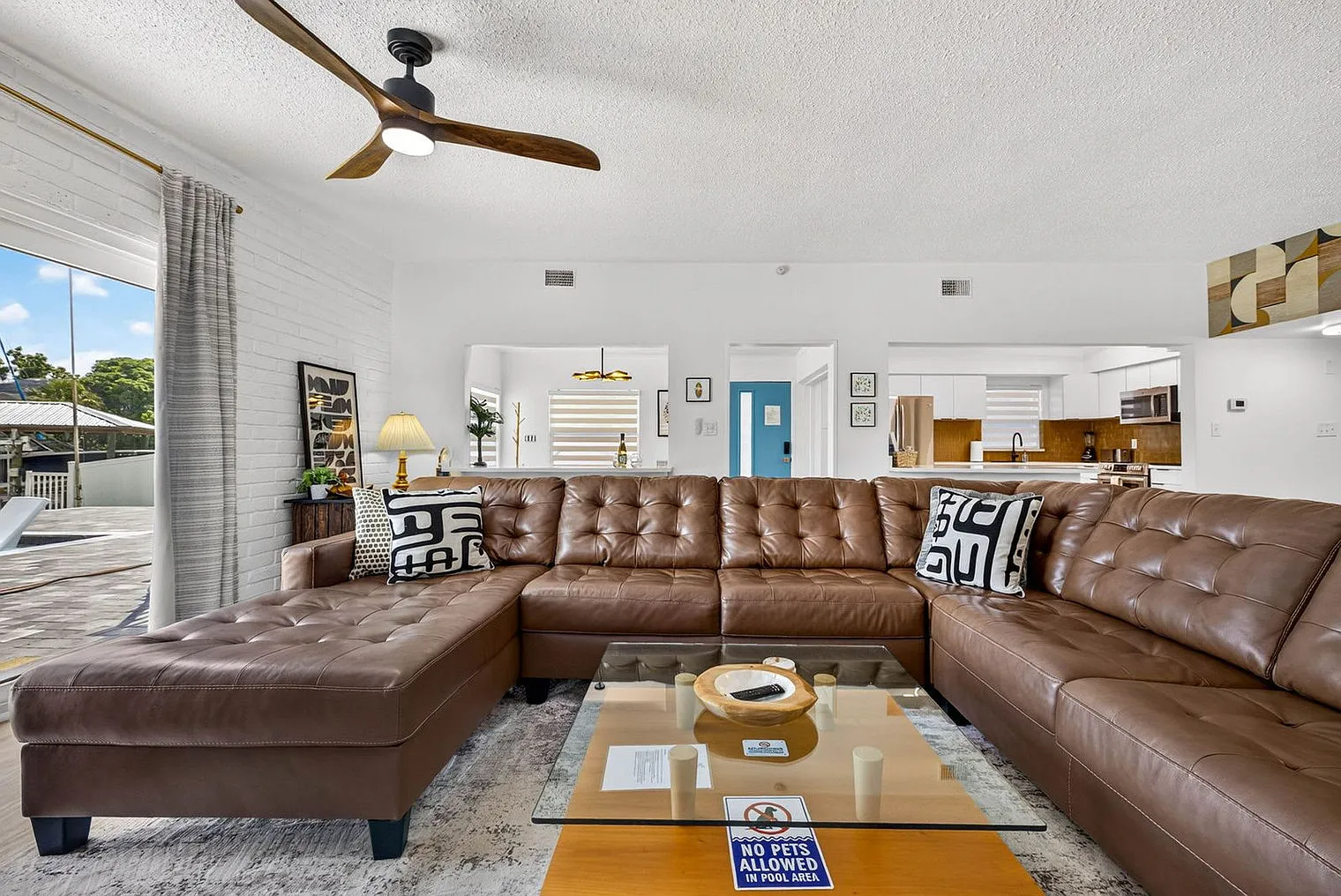 3 bed, 3.0 bath, 1754 sqft, $6,447 — Photo 4