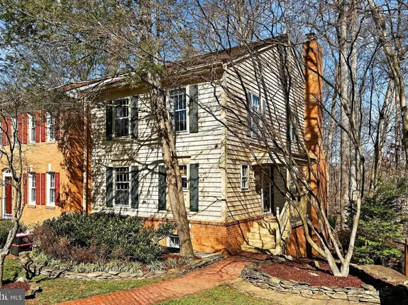 7994 Hidden Bridge Dr, Springfield, VA 22153