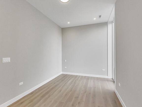 5th image of 3757 N Sheffield Ave #204