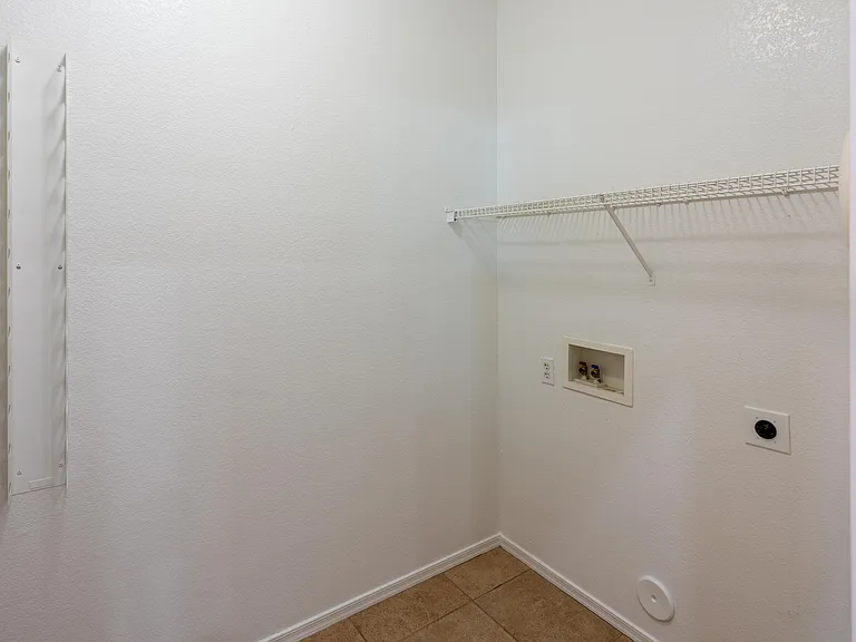 16247 W Monroe St — Photo 9