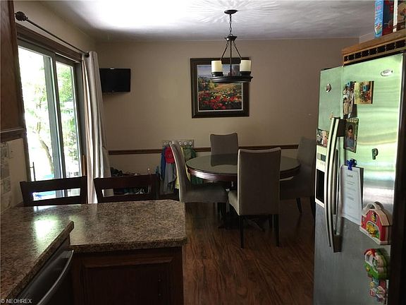 4th image of 54 Hood Dr