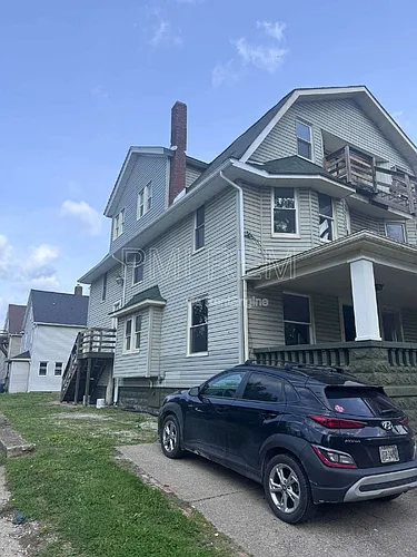 472 Sumner St Photo 1