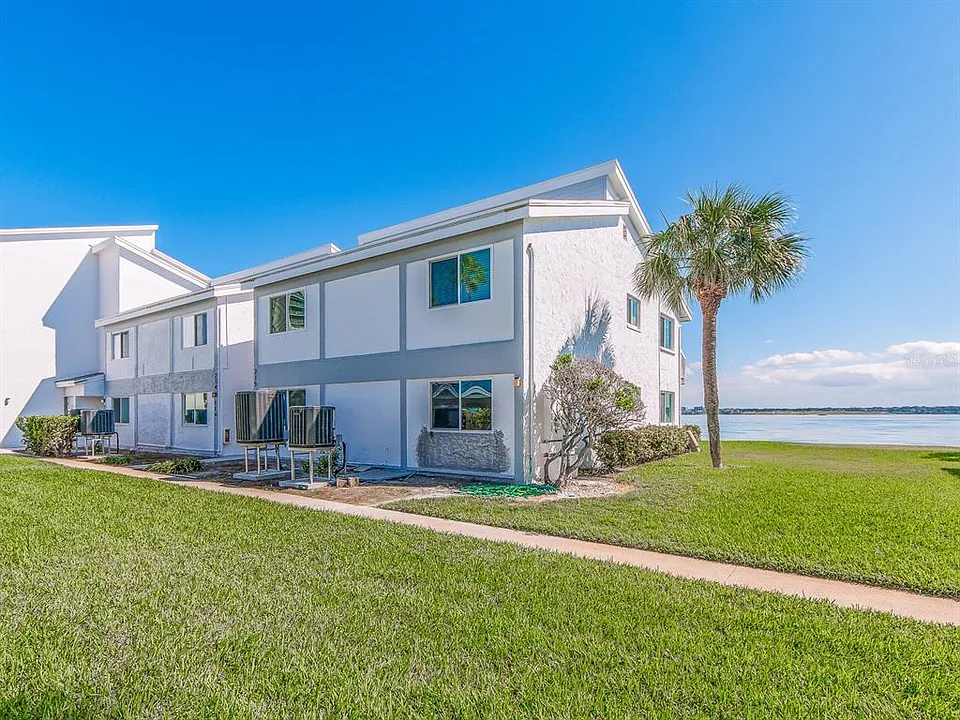 1401 Gulf Blvd #215