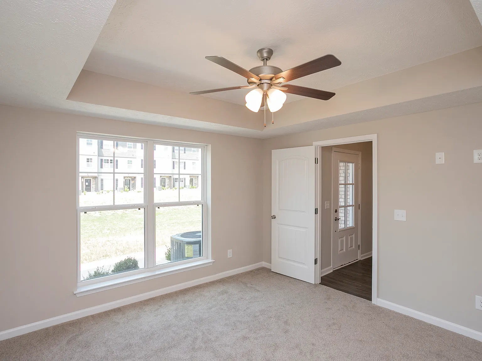 4 bed, 3.5 bath, 2064 sqft, $2,400 — Photo 4