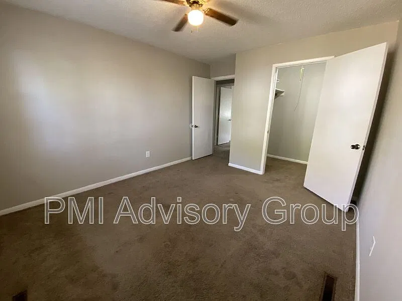 3 bed, 1.0 bath, 1136 sqft, $1,100 — Photo 4