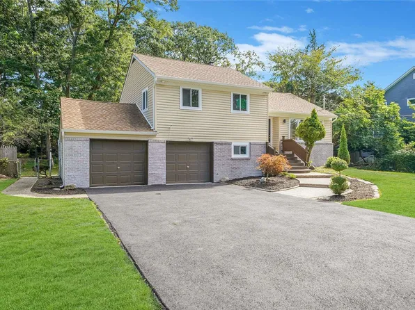 35 Edgewood Avenue, Oakdale, NY 11769