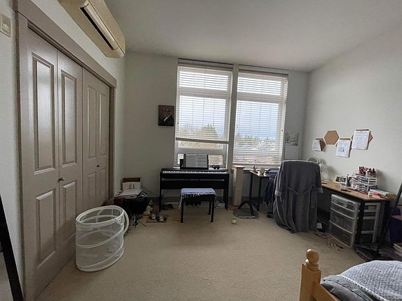 5th image of 4547 8th Ave NE #100