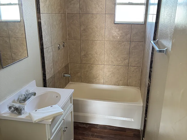 150 S Agate Rd #152 — Photo 4
