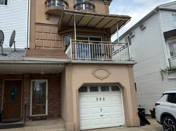 300 Merrymount St Floor 2, Staten Island, NY 10314