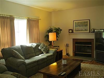 5th image of 261 W Shore Dr