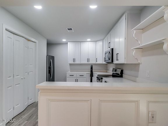 5th image of 3517 Raintree Dr