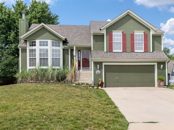 20839 S Skyview Ln, Spring Hill, KS 66083