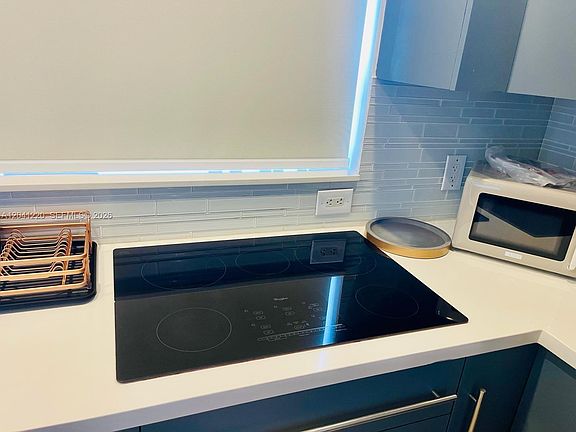 5th image of 338 Roosevelt St #1001