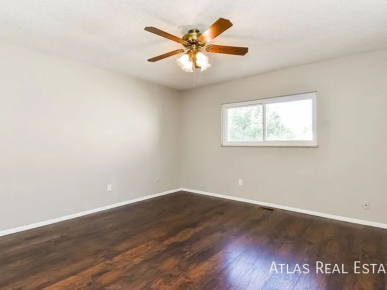 4319 Moonbeam Dr — Photo 10