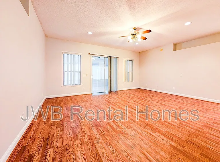 10238 Emma Lakes Dr — Photo 3