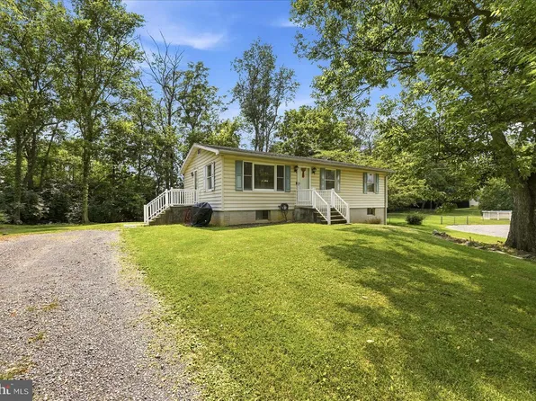 156 Morgan St, Inwood, WV 25428