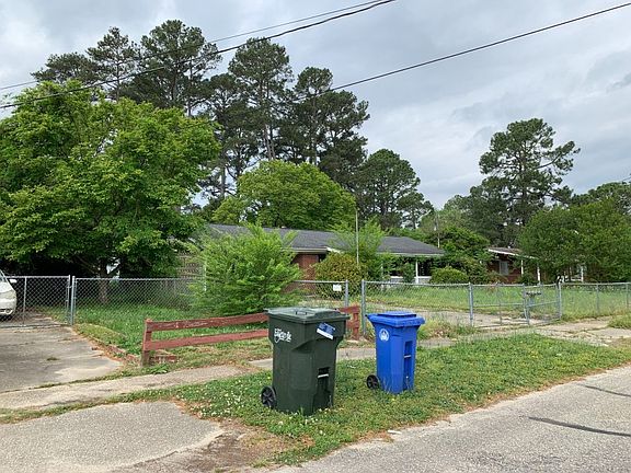 3rd image of 908 Montclair Rd