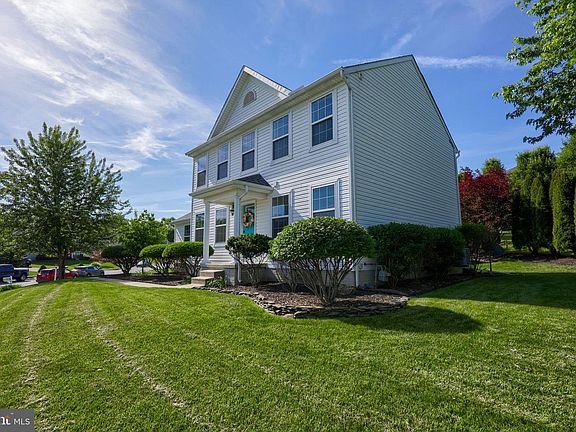 2nd image of 100 Surrey Ln