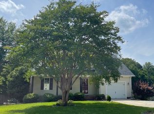 3393 Valley Crossing Dr, Greensboro, NC 27410