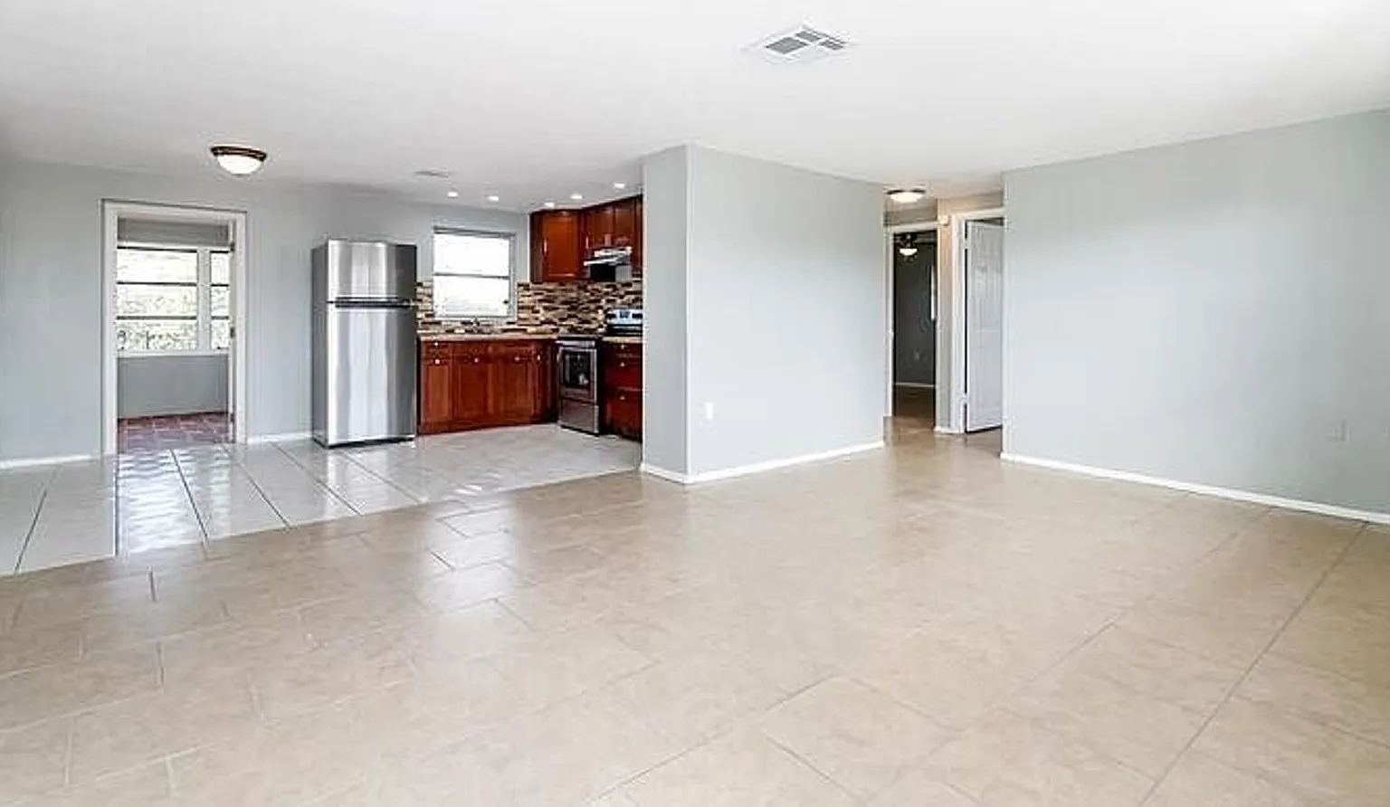 Charming 2/2 Home in Holiday, Florida - Seconds from US Highway 19! — Photo 2