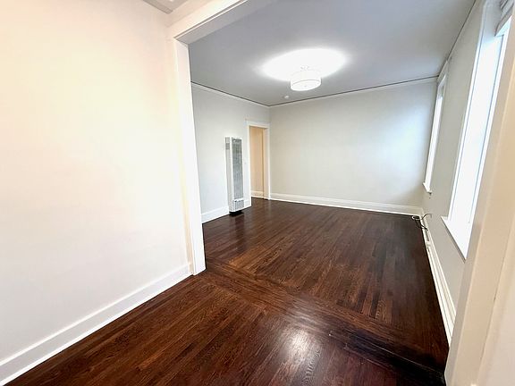 3rd image of 138 S B St APT 3