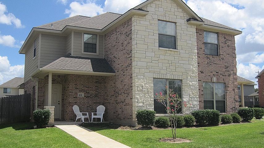 1st image of 100 Kleine Ln