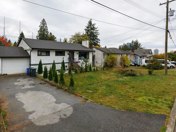 724 Accacia Ave, Coquitlam, BC V3J 2E5