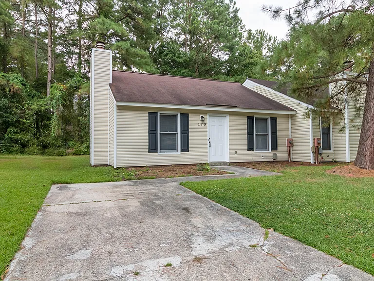 170 Corey Cir — Photo 1