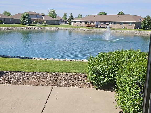 2nd image of 1249 Pond View Cir