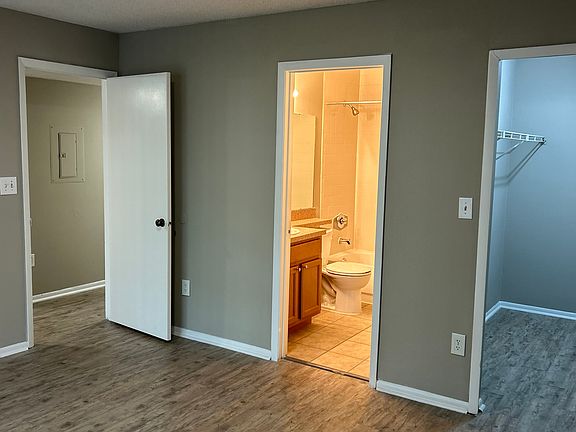 4th image of 3802 Calibre Bend Ln #303