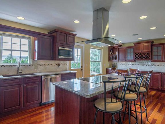 5th image of 792 Thorncrest Ct