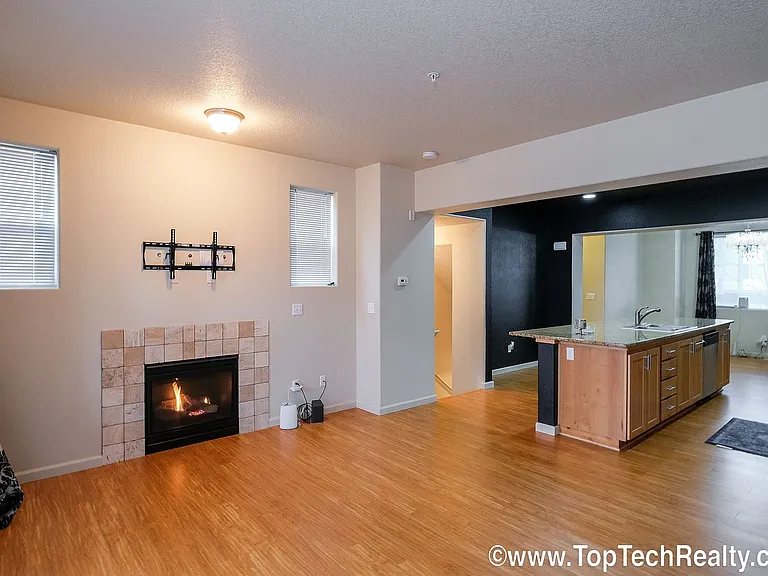 477 NW Edgeway Dr — Photo 9